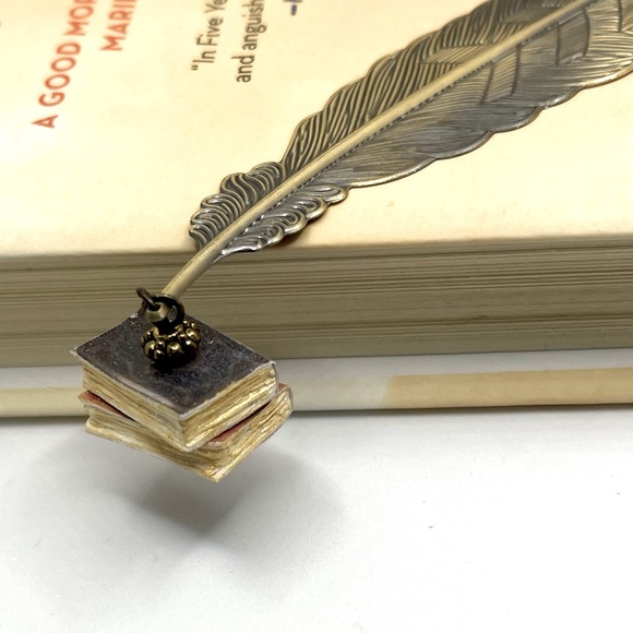 Bookmark Feather and miniature Polymerclay book-Bookmark Metal feather - Picture 3 of 6